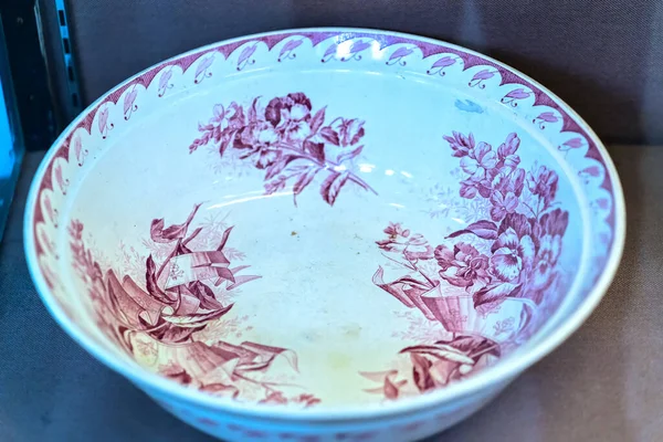 19世纪法国古老的青瓷陶器 这些东西当时在越南是以丰富的封建主义作装饰的 — 图库照片