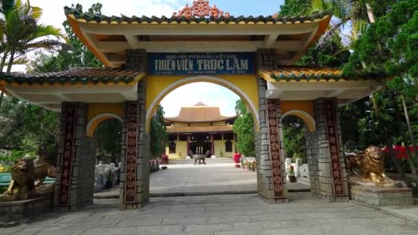 Lat Vietnam April 2020 Visa Fron Truc Lam Kloster Ett — Stockvideo