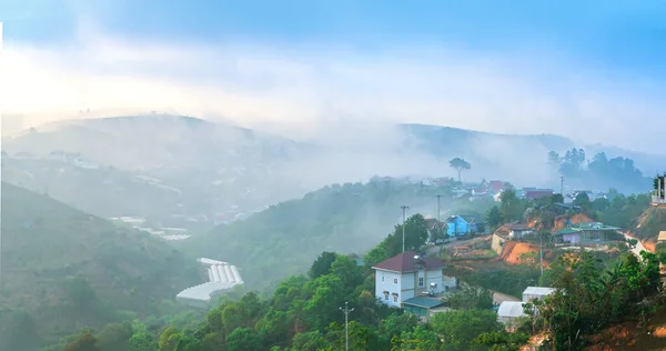 Small Town Tea Hill Valley Morning Mist Covering Highlands Lat — Foto de Stock
