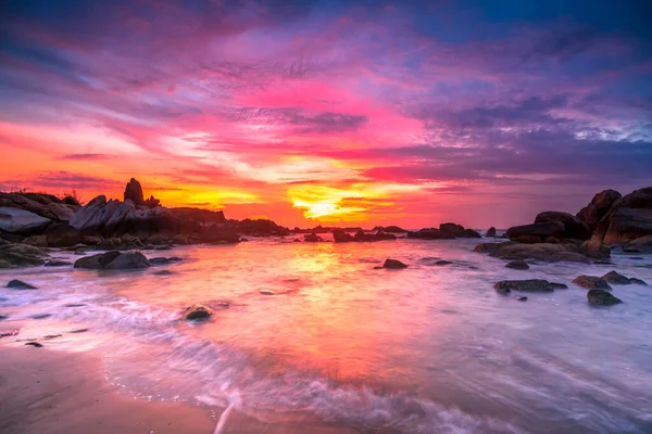 Beautiful Sunrise Beach Waves Lapping Shore Soft Great Welcome Peaceful — Stock Photo, Image