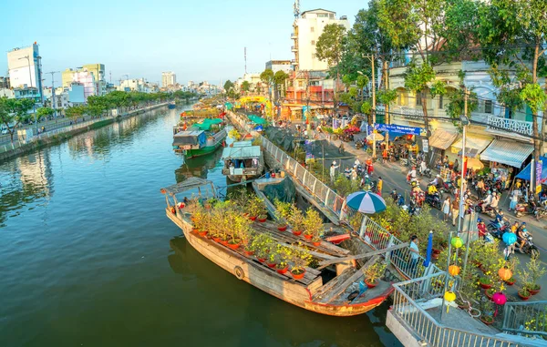 Chi Minh City Vietnam Februari 2021 Blommor Båt Blomstermarknaden Längs — Stockfoto