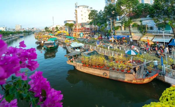 Chi Minh City Vietnam Februari 2021 Blommor Båt Blomstermarknaden Längs — Stockfoto