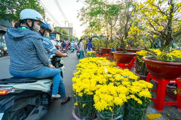 Cidade Chi Minh Vietnã Fevereiro 2021 Bustle Comprar Flores Mercado — Fotografia de Stock