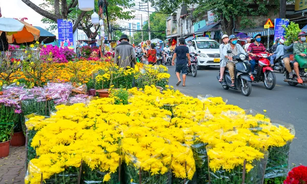 Cidade Chi Minh Vietnã Fevereiro 2021 Bustle Comprar Flores Mercado — Fotografia de Stock