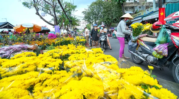 Chi Minh City Vietnam Február 2021 Nyüzsgő Vásárol Virágok Virágpiacon — Stock Fotó