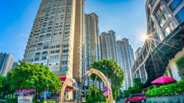 Ho Chi Minh şehri, Vietnam, 27 Şubat 2021: Güneşli bir sabah Saigon İncisi, burası lüks bir daire, villa, Ho Chi Minh City, Vietnam 'da ekonomik kalkınmayı temsil eden bir ofis.