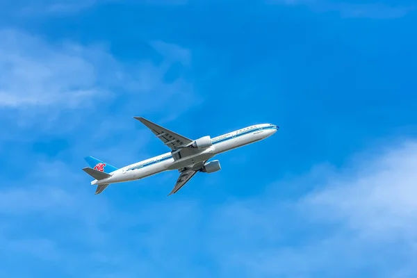 베트남의 호찌민 2021 수송기가 777 베트남의 호찌민 공항에서 륙하는 — 스톡 사진