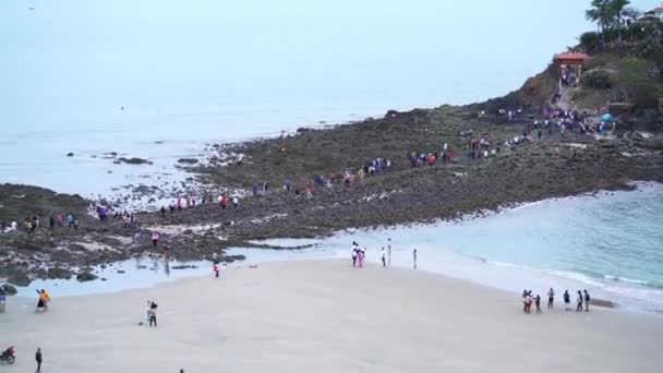 Vung Tau Vietnam Února 2021 Poutníci Jdou Přes Ostrov Chrámu — Stock video