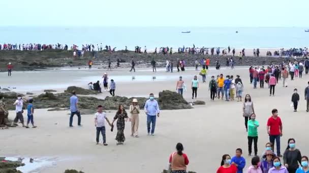 Vung Tau Vietnam Februari 2021 Pelgrims Lopen Van Eiland Naar — Stockvideo