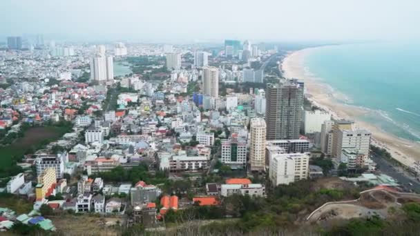 2021年2月25日 越南旺头 在越南旺头设有小酒店 高楼和海滨度假胜地 供周末游客游览的场景 — 图库视频影像