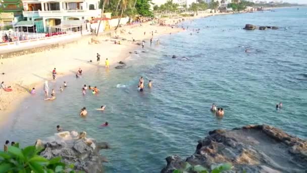 Phu Quoc Vietnam Marzo 2021 Los Turistas Bañan Playa Tropical — Vídeo de stock