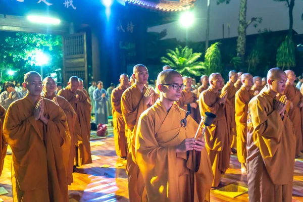 Chi Minh City Vietnam Prosince 2019 Mniši Skandují Modlitby Mír — Stock fotografie