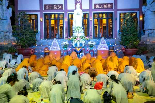 Chi Minh City Vietnam December 2019 Monniken Zingen Gebeden Voor — Stockfoto