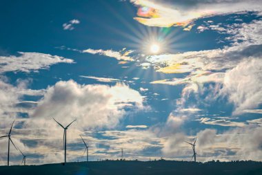 Dağlarda rüzgar türbinleri