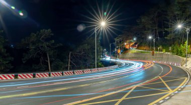 Barselona şehrinin gece manzarası