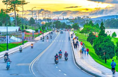 Adanın güzel manzarası. Arka plandaki en ünlü simge.