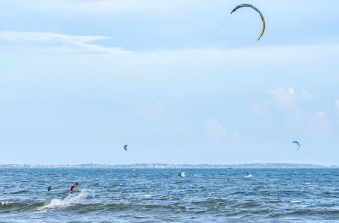 Güzel bir yaz geçmişinde uçurtma.