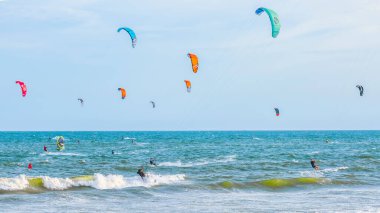 Kitesurfing sahilde