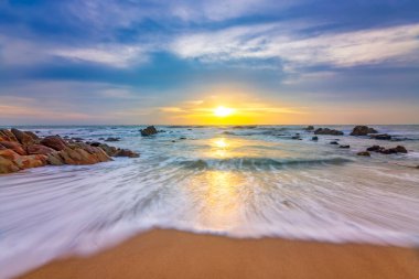 Akdeniz üzerinde güzel gün batımı