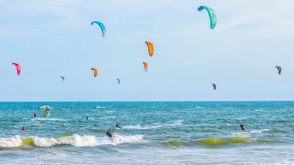 Kitesurfing sahilde