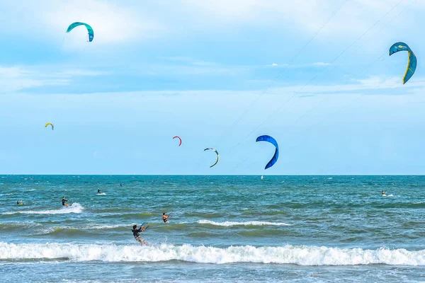 Denizde esinlenerek.