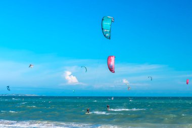 Akdeniz Denizi 'nde uçurtma.