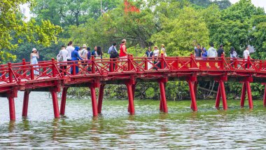 Tayland şehrindeki köprü.