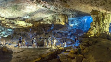 İsrail şehrindeki mağaranın içinde.