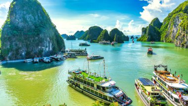 Halong Körfezi panoramik manzarası, Vietnam