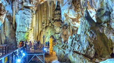 Mağaranın güzel manzarası