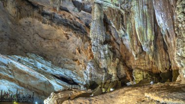 Tayland şehrinin mağarası