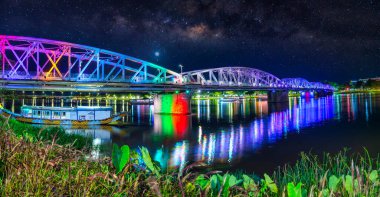 Şehrin güzel gece manzarası