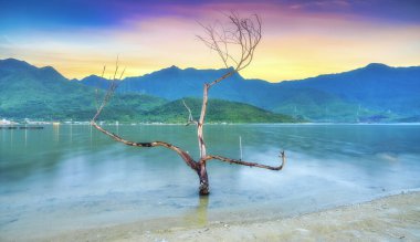 Dağlarda güzel bir gün batımı