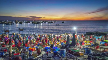 Kumsalda gün batımı