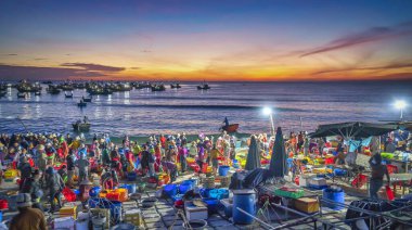 Denizden gün batımı görüntüsü