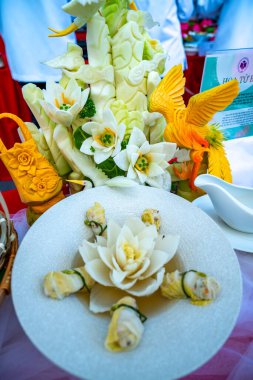 çiçekli düğün süslemeleri