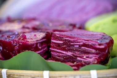 Markette kırmızı lahana