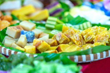 Tayland tatlısı pilav ve hindistan cevizi sütü.