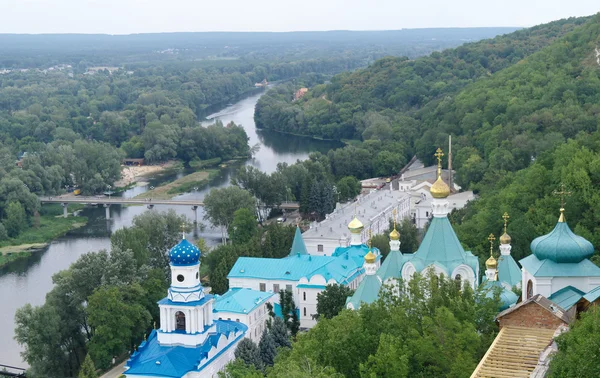 Церква Святого Миколая на пагорбі крейда Svjatogorsk, Україна — стокове фото