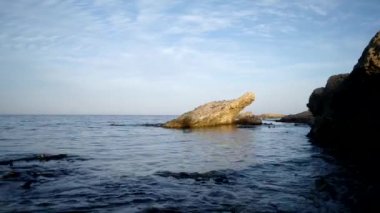 Dalgalar kıyıya denizde kırma. Mısır, Kızıldeniz 