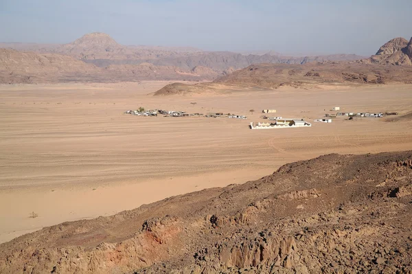 Tipo no deserto e montanhas, Egito — Fotografia de Stock