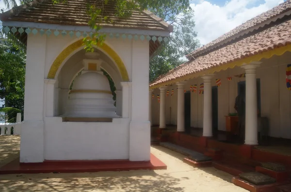 Templo em uma ilha no rio Maadu, Sri Lanka — Fotografia de Stock