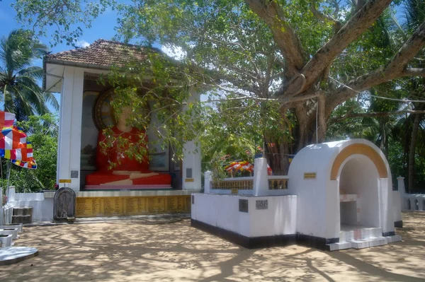 Templo em uma ilha no rio Maadu, Sri Lanka — Fotografia de Stock