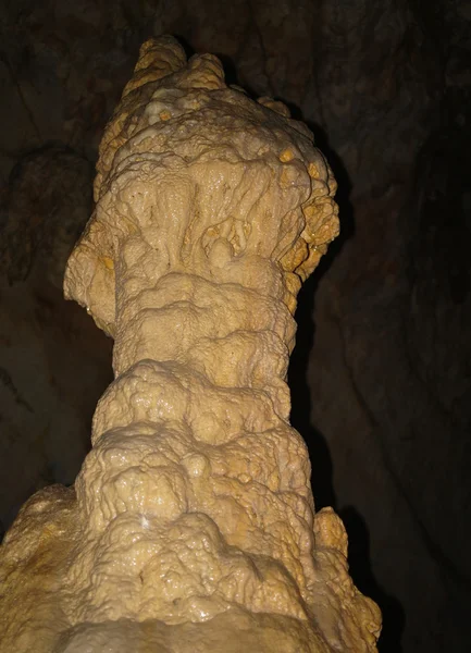 在洞里，克里米亚的钟乳石 — 图库照片