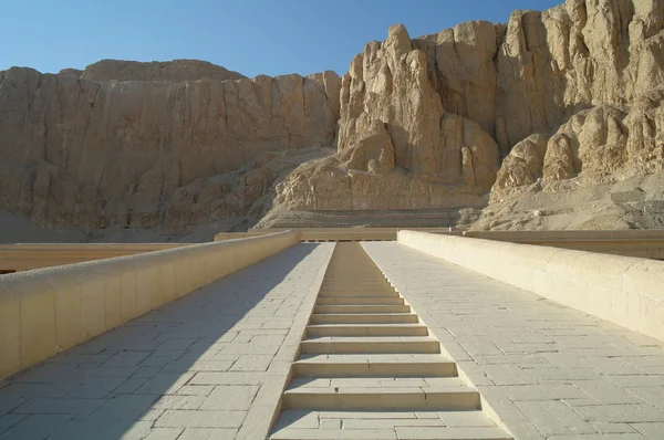 Der Tempel der Königin Hatschepsut in Luxor, Ägypten — Stockfoto