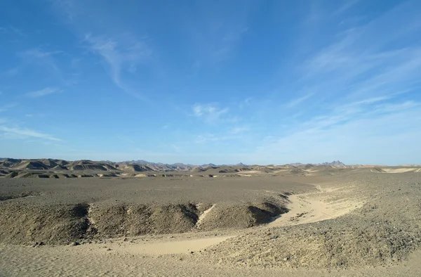 Αιγυπτιακή έρημο και το γαλάζιο του ουρανού. — Φωτογραφία Αρχείου