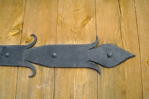 Bisagra decorativa de acero para puertas de madera —  Fotos de Stock