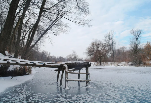 Zima nad rzeką — Zdjęcie stockowe