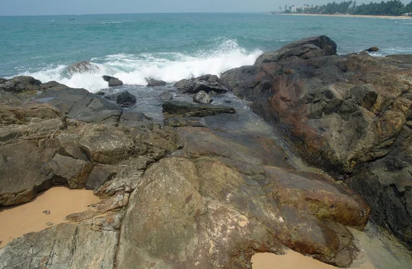 인도양의 해 안에 거 대 한 바위 — 스톡 사진