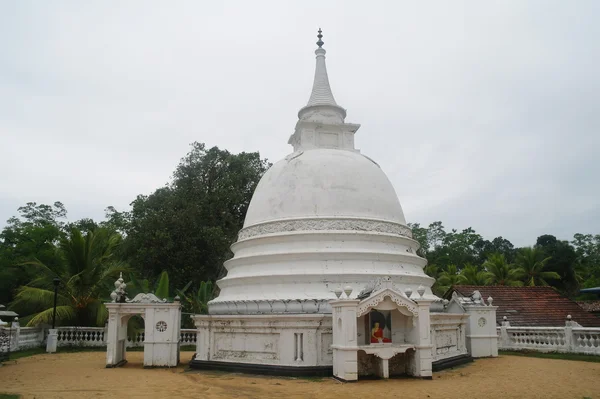 佛教寺庙。Induruwa.Sri 斯里兰卡 — 图库照片